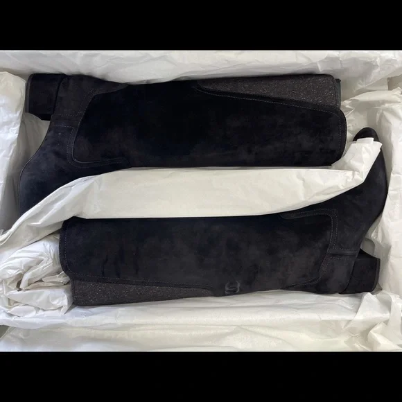 CHANEL Suede Boots NIB - Picture 4 of 9
